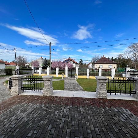 Kúria Vendégház Poroszló Exterior foto