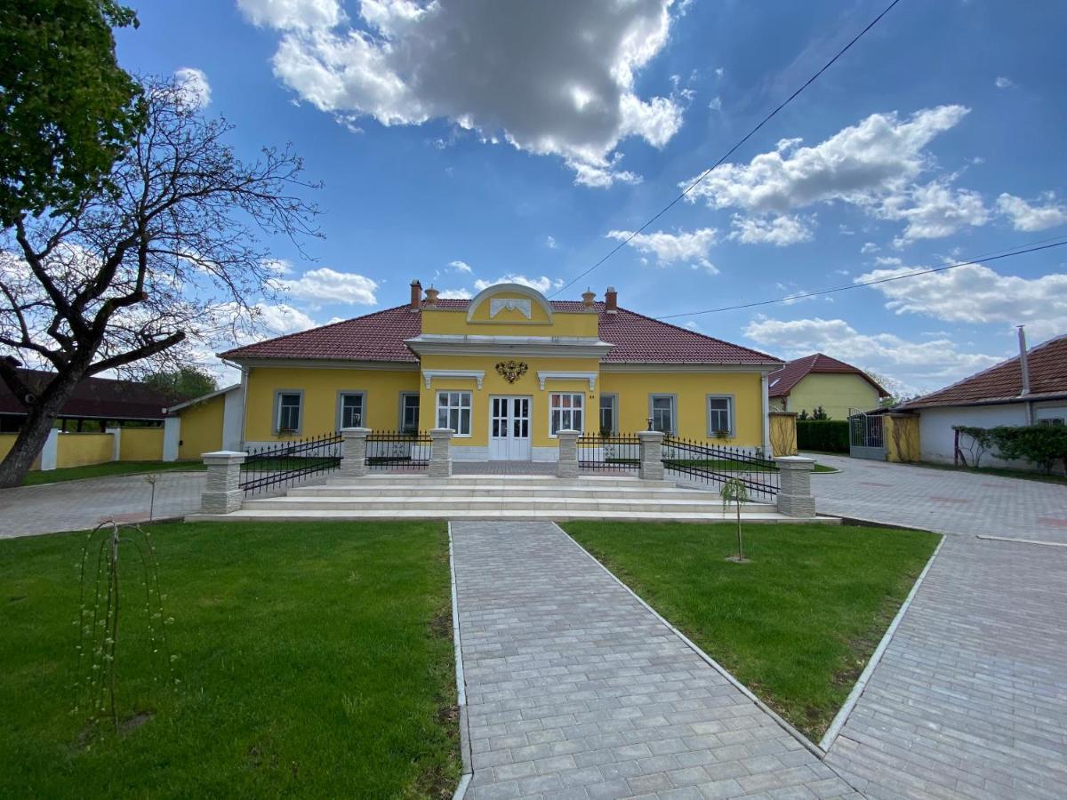 Kúria Vendégház Poroszló Exterior foto